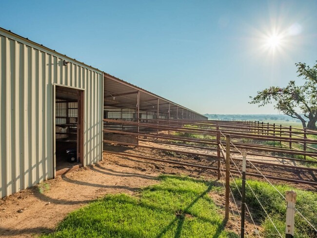 Building Photo - 11671 FM 3025, Unit 2, Stephenville, TX 76401