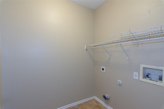 Building Photo - 245 Shale Dr