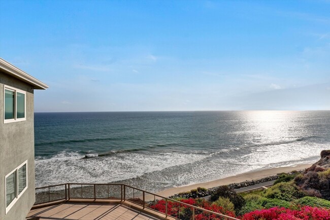 Building Photo - 811 Buena Vista