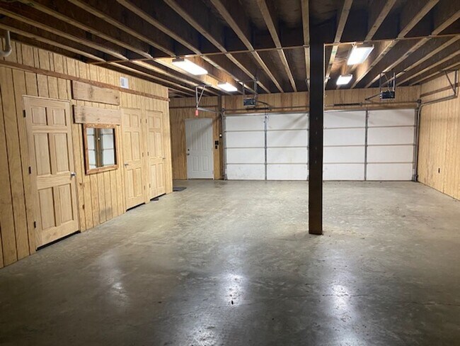 Building Photo - 1320 Co Rd 440
