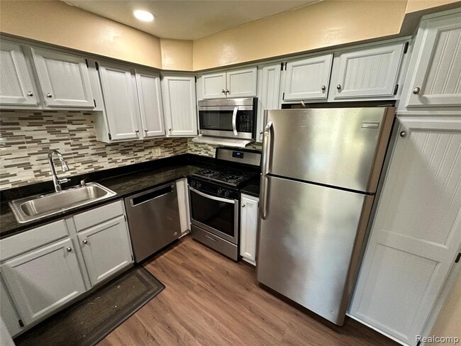 Building Photo - 41729 Broquet Dr