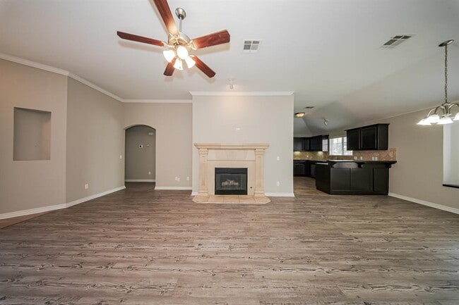 Building Photo - 9423 Peachtree Ln