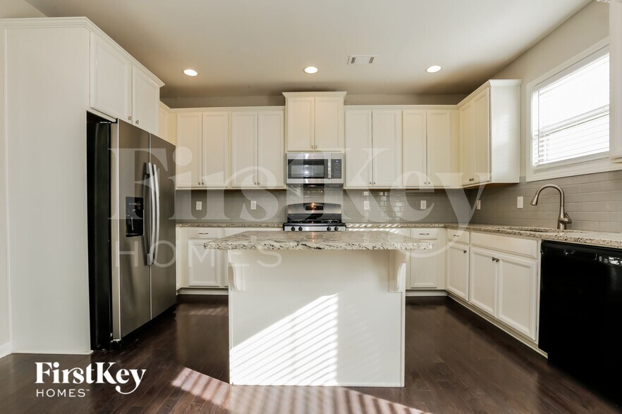 Building Photo - 4895 Frontier Dr