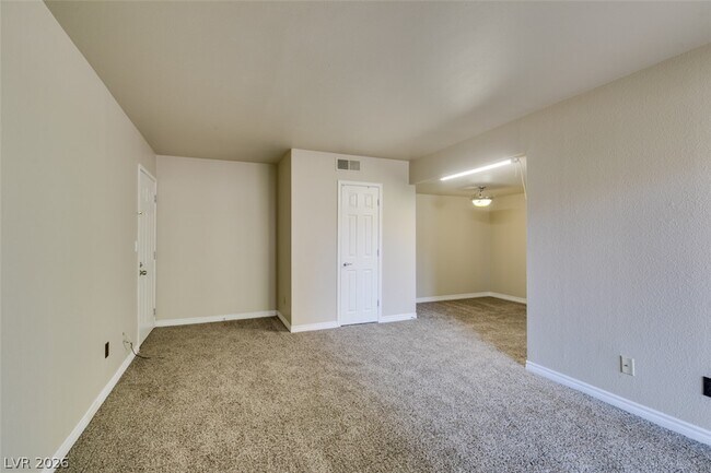 Building Photo - 4450 Sandy River Dr