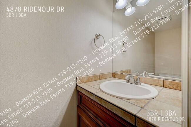 Building Photo - 4878 Ridenour Dr