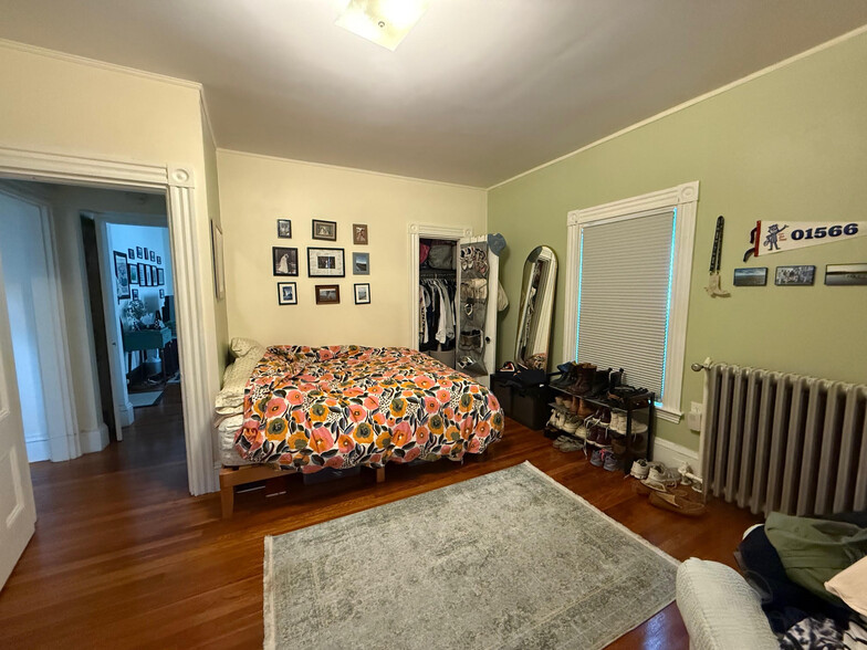 Primary Photo - 33 Chester St