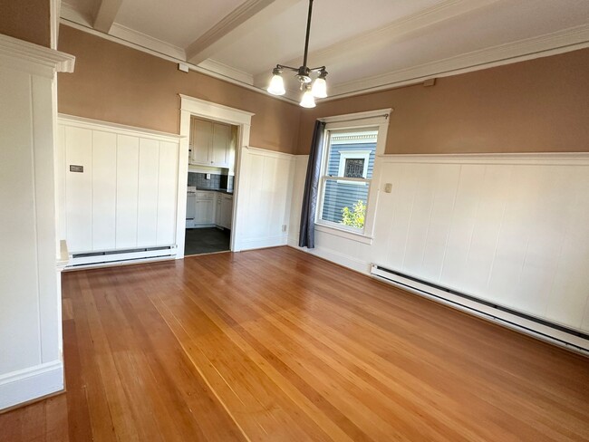 Building Photo - 2bdrm/1bath Condo in Vintage NW PDX Buildi...