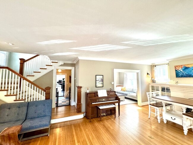 Building Photo - Charming 4-Bedroom Home in the Heart of Co...