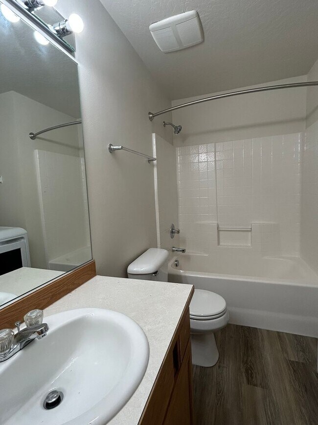Building Photo - 7815 Deschutes Dr