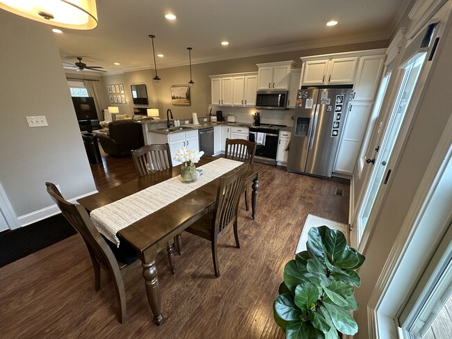 Dining ROom - 72 Mallard Ln