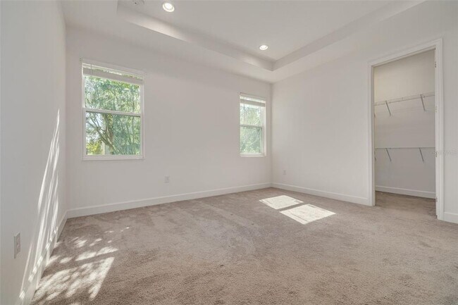 Building Photo - 7222 Paradiso Dr
