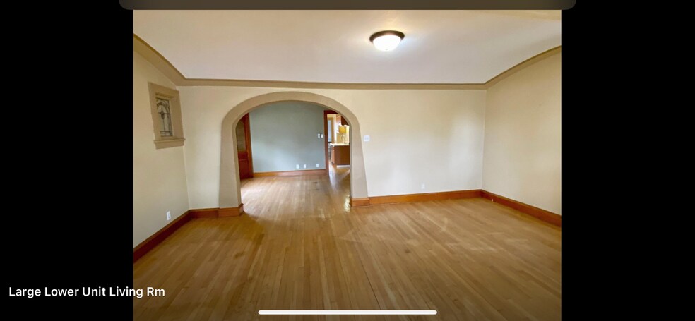 Building Photo - 985 W Morgan Ave