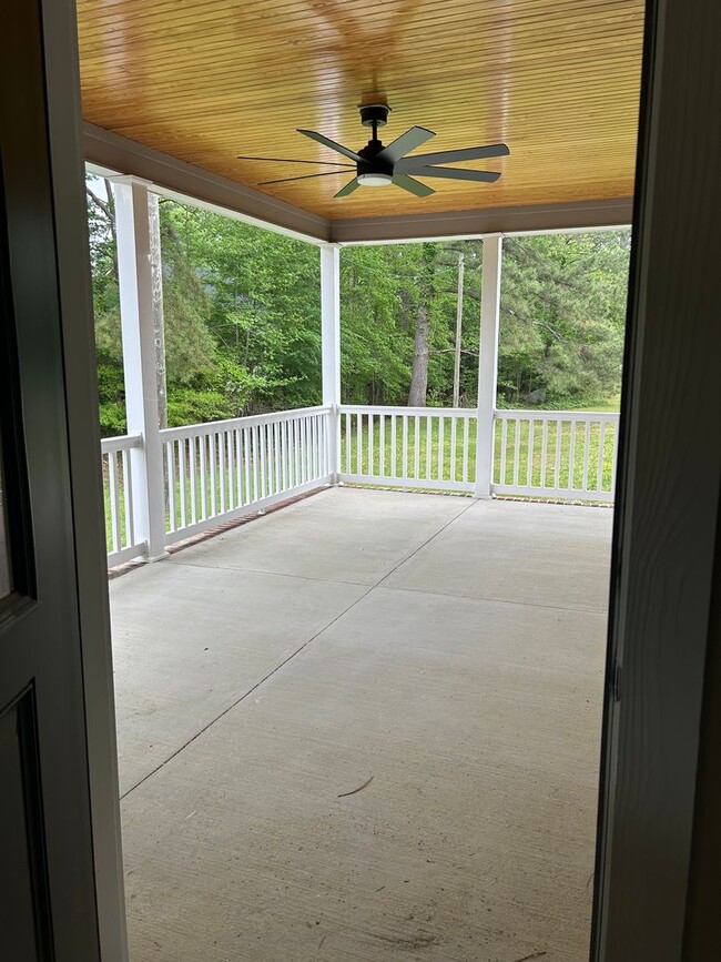 Building Photo - Stunning New Build 3 bedroom 2.5 Bath Home...