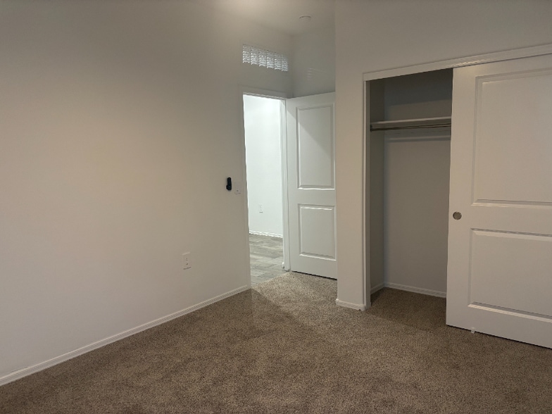 Building Photo - 28242 N Nealite Dr