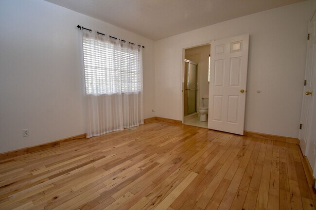 Building Photo - 458 E 900 N