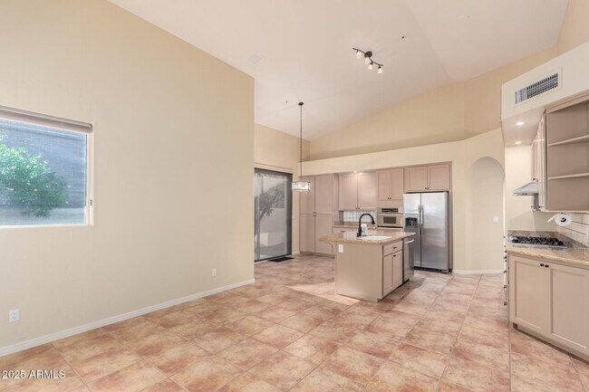 Building Photo - 11627 E Bella Vista Dr