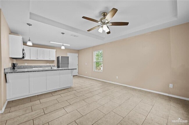 Building Photo - 12 E St