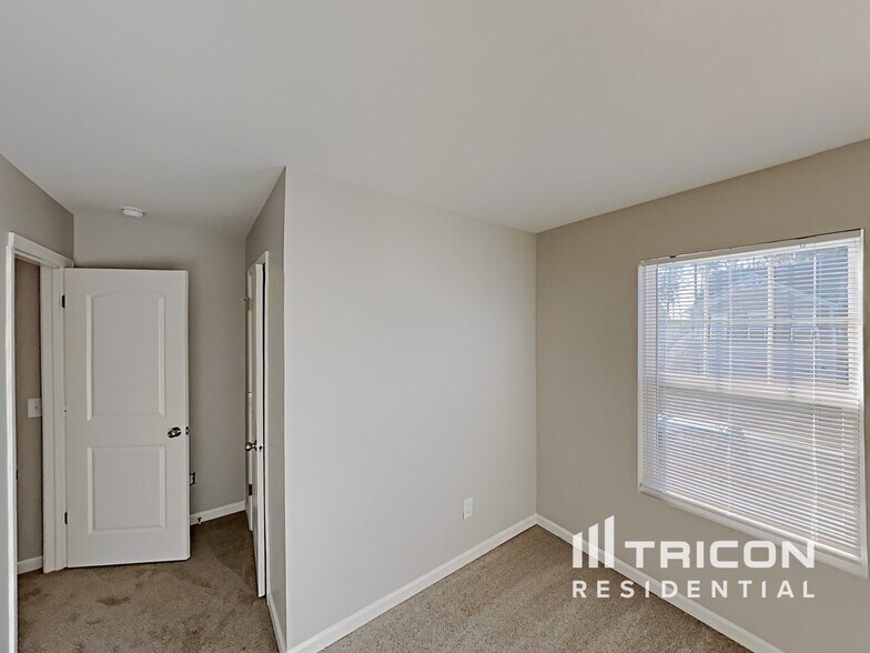 Building Photo - 1082 Bitting Hall Cir