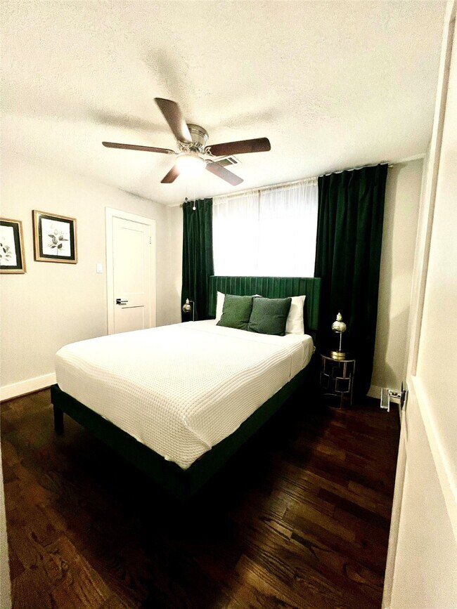 Building Photo - 5719 Viking Dr