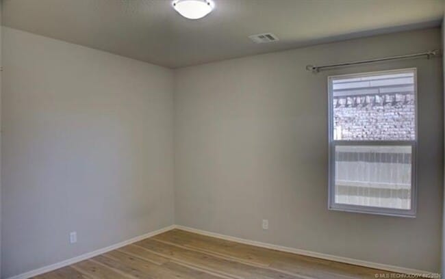 Building Photo - Welcome to this cozy home!