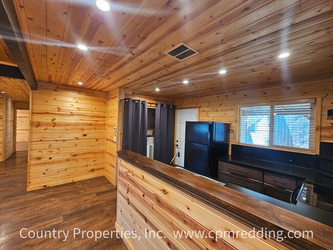 Building Photo - Country Living with 4 Bedrooms plus an Office!