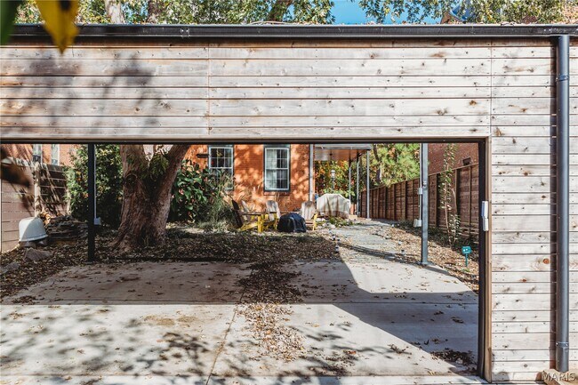 Building Photo - 906 Hickory St