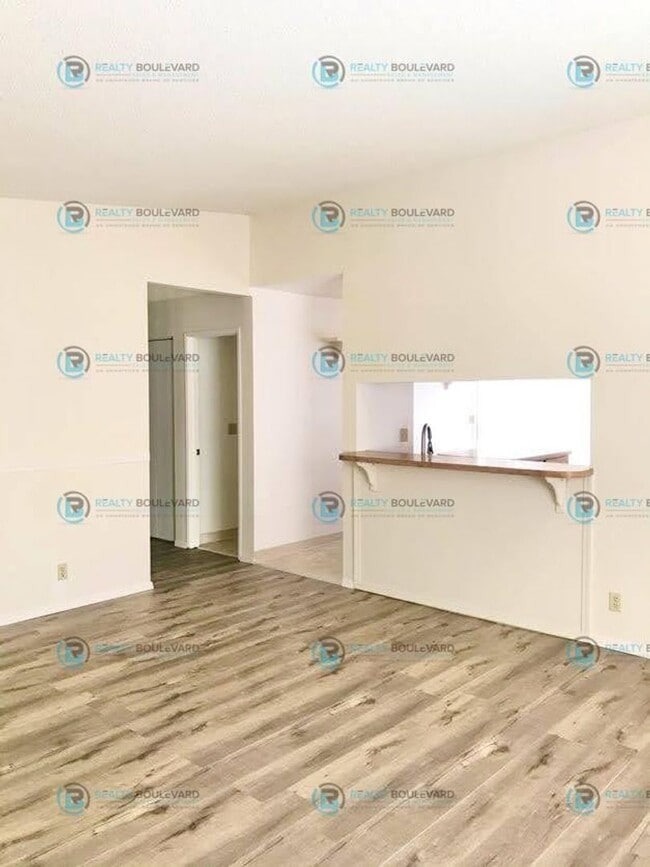 Building Photo - 3BR/2BA Single-Story with Backyard, RV Par...