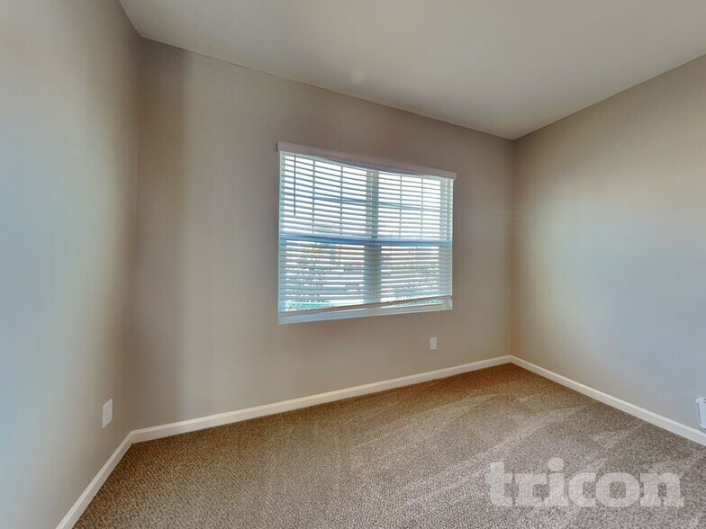 Building Photo - 109 Hyde Pk