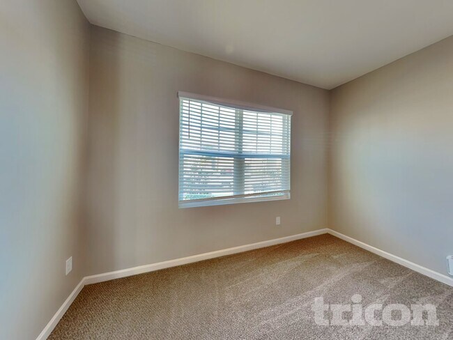 Building Photo - 109 Hyde Pk