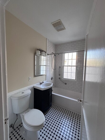 Bathroom - 786 Farmington Ave