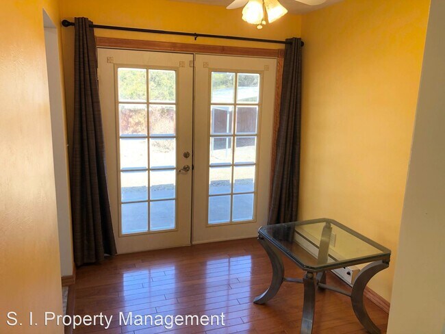 Building Photo - 3 br, 1.5 bath House - 1800 W. Sunset