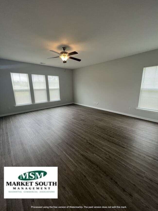Building Photo - **RENT SPECIAL- $500.00 OFF 1ST MONTH'S RE...