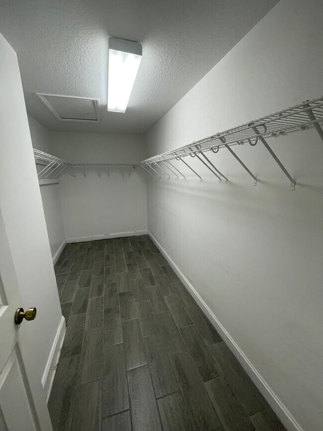 Building Photo - Spacious 4-Bedroom Pool Home – 2 Primary S...