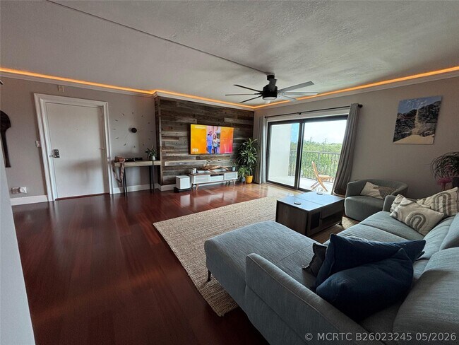 Building Photo - 900 River Reach Dr