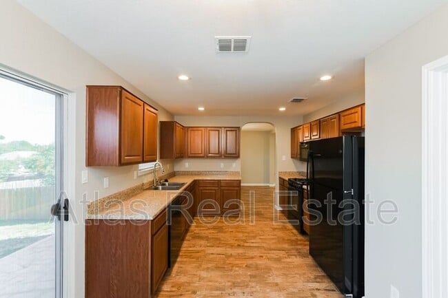 Building Photo - 261 Perch Manor