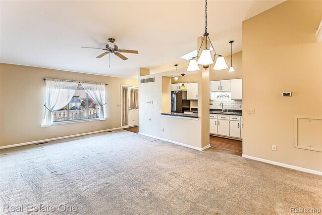 Building Photo - 61960 Arlington 116 3