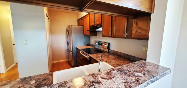 Building Photo - 331 Sundance Cir N