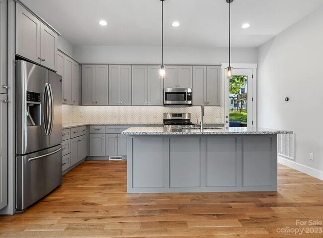 Building Photo - Lovely Asheville Rental!