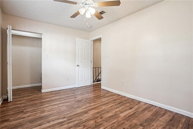 Building Photo - 6593 Sleepy Hollow Ln