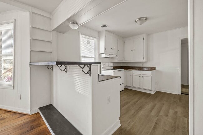 Building Photo - 107 S 9th Ave