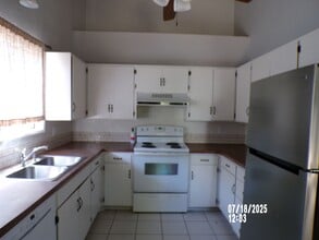 Building Photo - 099-03 - 1733-1735 NW Grant Ave. Corvallis, OR 97330