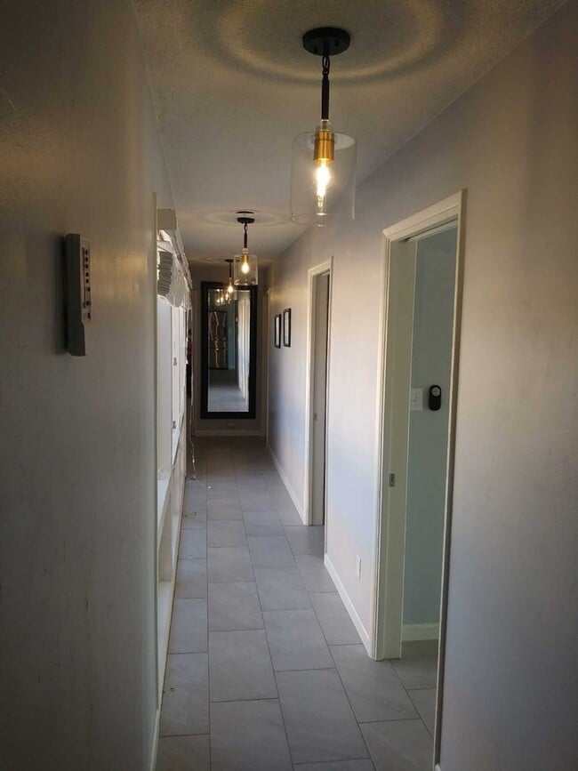 Building Photo - Gorgeous 3 bedroom, 2 bath