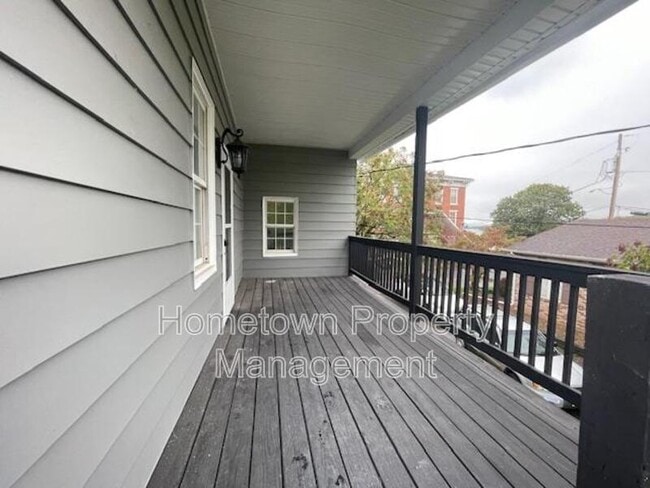 Primary Photo - 406 N Front St