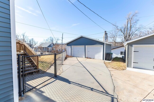 Building Photo - 3224 S 32nd Ave