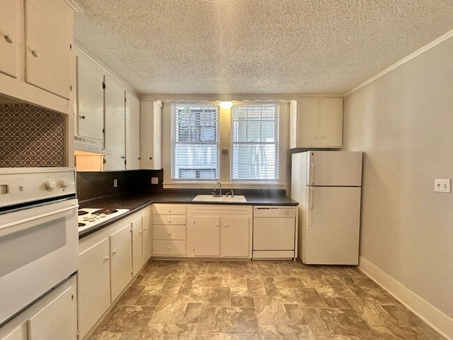 Building Photo - 506 S Fannin Ave