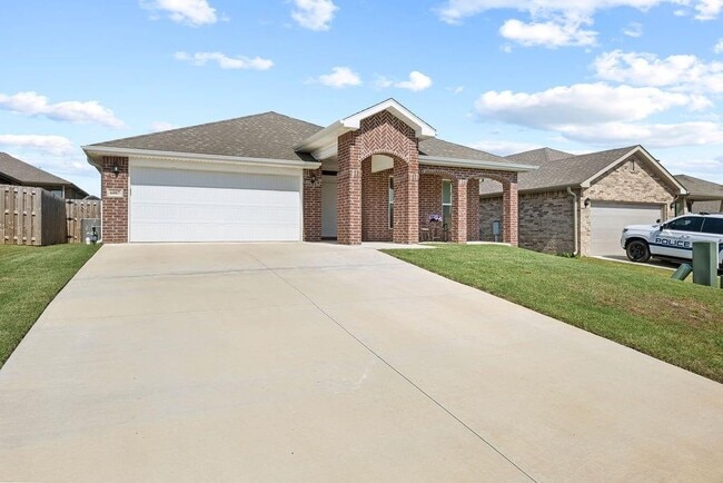 Building Photo - 6007 NW Hoover St