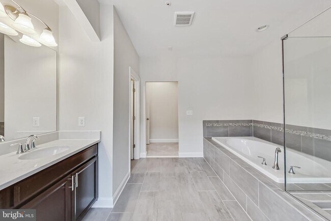 Building Photo - 605 Fair Winds Way