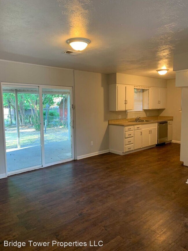 Building Photo - 4 br, 1.5 bath House - 826 E Celeste Drive