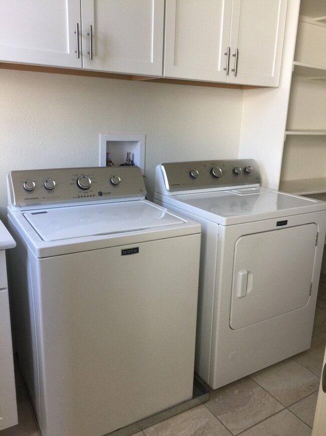 Washer and dryer - 1558 Clement Ave