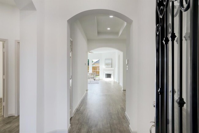 Building Photo - 26815 Lakeridge Park Ln